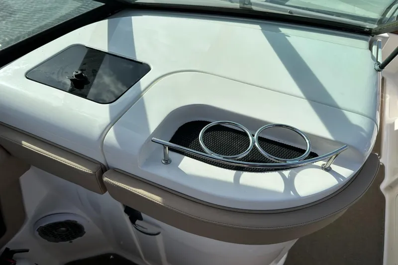 Slide: The Image of Sea Ray 270 Sundeck Outboard 2016 - 21