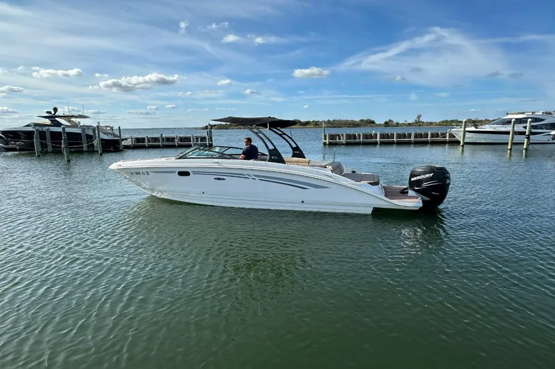 Slide: The Image of Sea Ray 270 Sundeck Outboard 2016 - 23