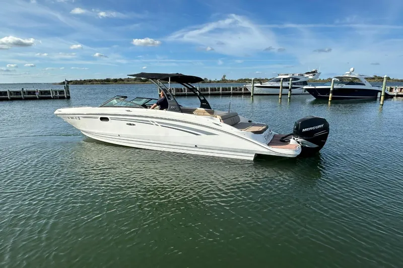Slide: The Image of Sea Ray 270 Sundeck Outboard 2016 - 24