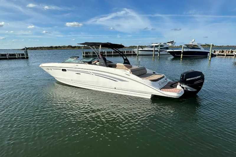 Slide: The Image of Sea Ray 270 Sundeck Outboard 2016 - 25