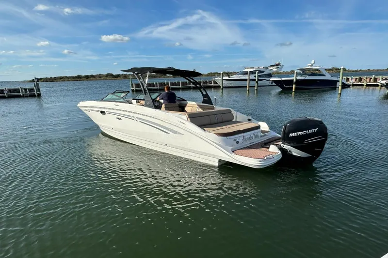 Slide: The Image of Sea Ray 270 Sundeck Outboard 2016 - 26