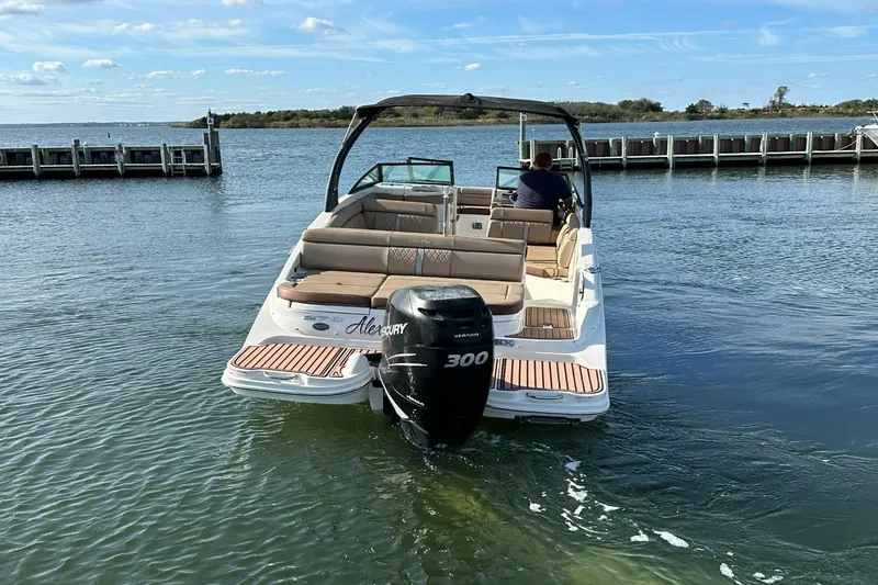 Slide: The Image of Sea Ray 270 Sundeck Outboard 2016 - 28
