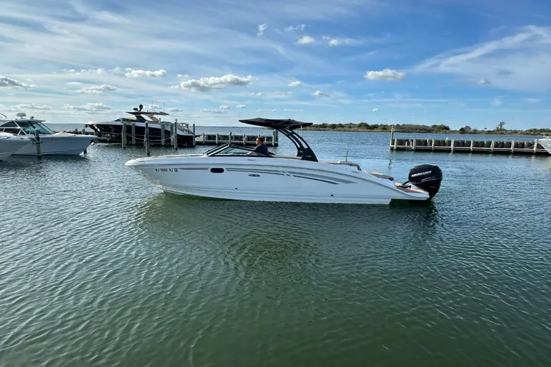 Slide: The Image of Sea Ray 270 Sundeck Outboard 2016 - 3