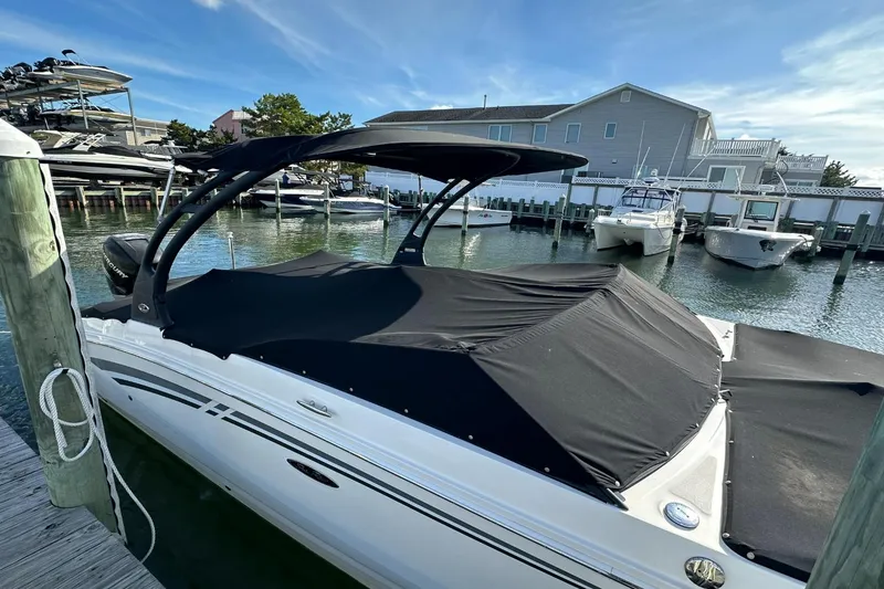 Slide: The Image of Sea Ray 270 Sundeck Outboard 2016 - 31