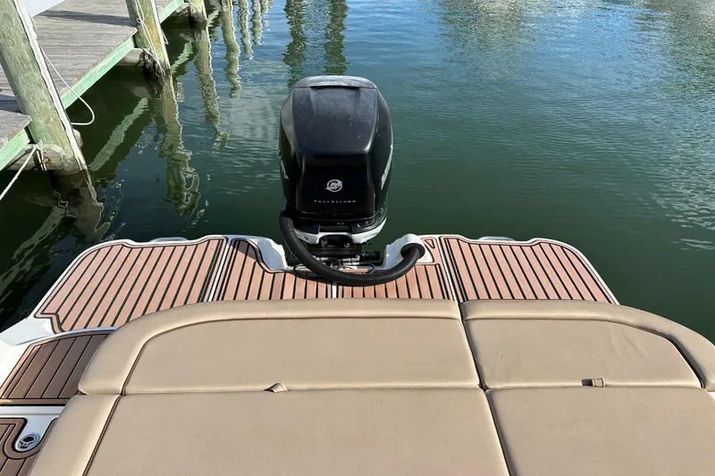 Slide: The Image of Sea Ray 270 Sundeck Outboard 2016 - 34