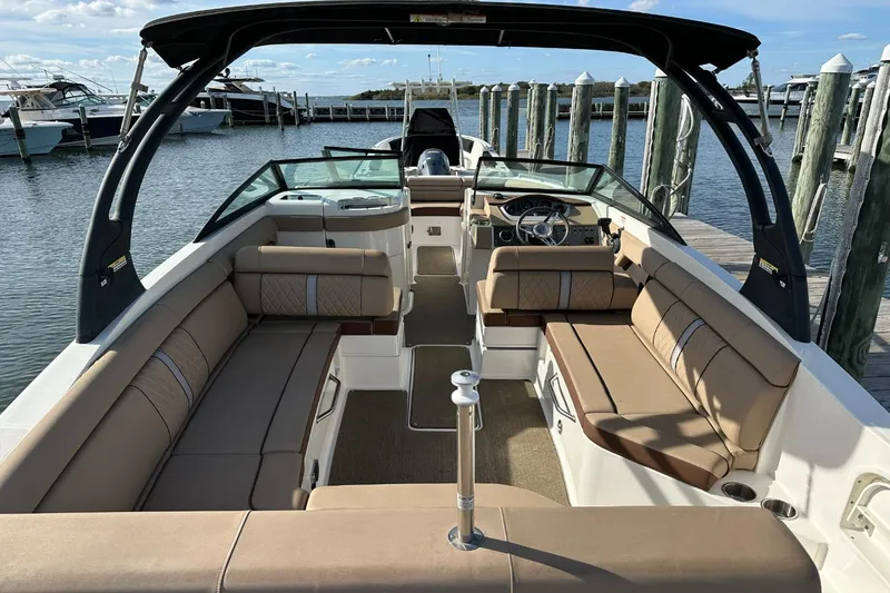 Slide: The Image of Sea Ray 270 Sundeck Outboard 2016 - 38