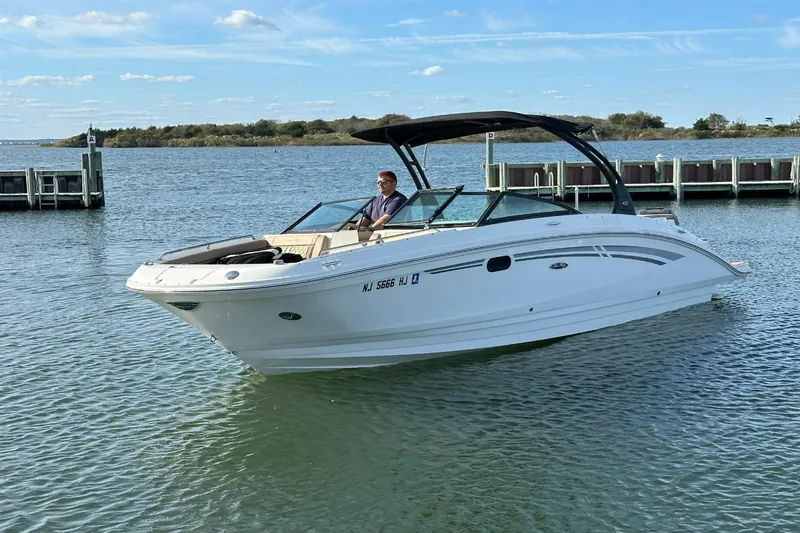 Slide: The Image of Sea Ray 270 Sundeck Outboard 2016 - 4