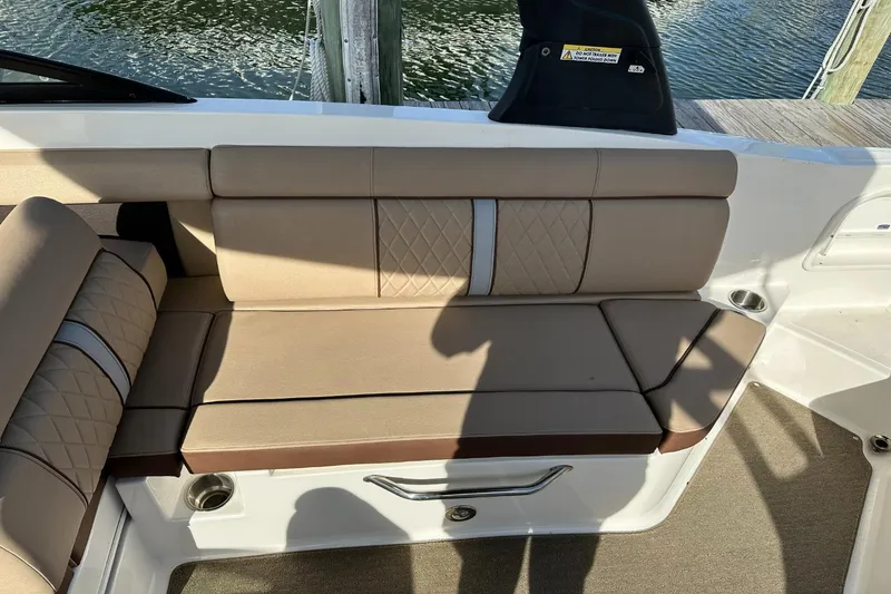Slide: The Image of Sea Ray 270 Sundeck Outboard 2016 - 43