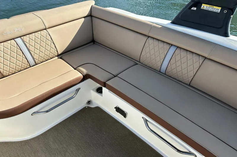 Slide: The Image of Sea Ray 270 Sundeck Outboard 2016 - 44