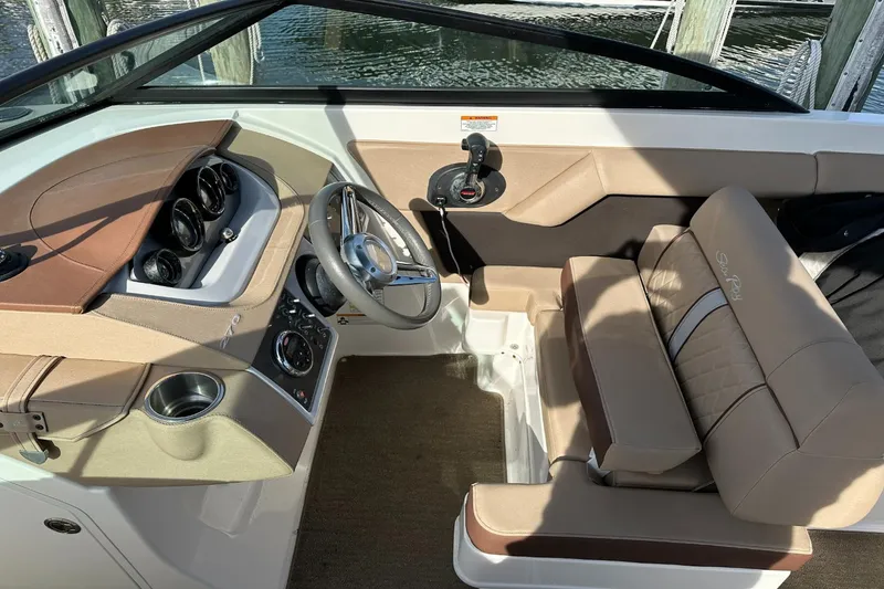 Slide: The Image of Sea Ray 270 Sundeck Outboard 2016 - 56