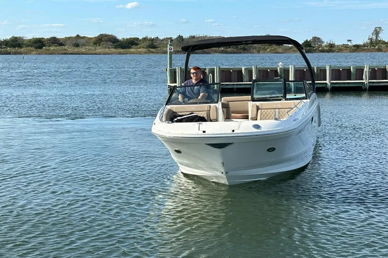 Slide: The Image of Sea Ray 270 Sundeck Outboard 2016 - 6