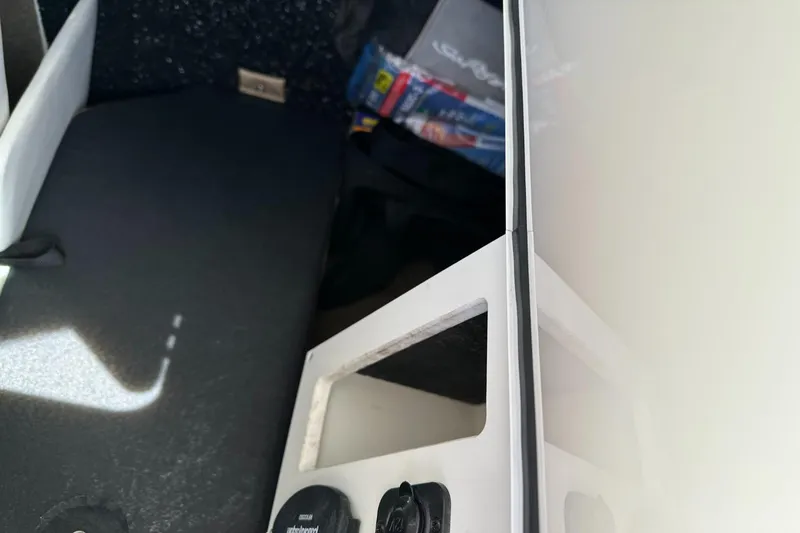 Slide: The Image of Sea Ray 270 Sundeck Outboard 2016 - 60