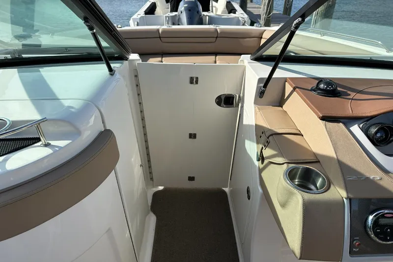 Slide: The Image of Sea Ray 270 Sundeck Outboard 2016 - 62
