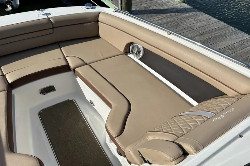 Slide: The Image of Sea Ray 270 Sundeck Outboard 2016 - 64