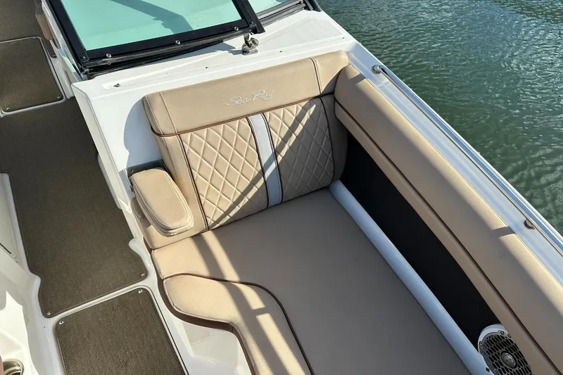 Slide: The Image of Sea Ray 270 Sundeck Outboard 2016 - 69