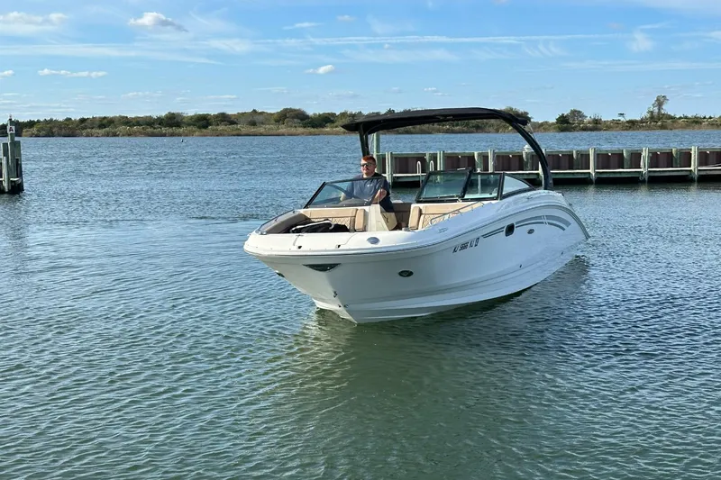 Slide: The Image of Sea Ray 270 Sundeck Outboard 2016 - 7