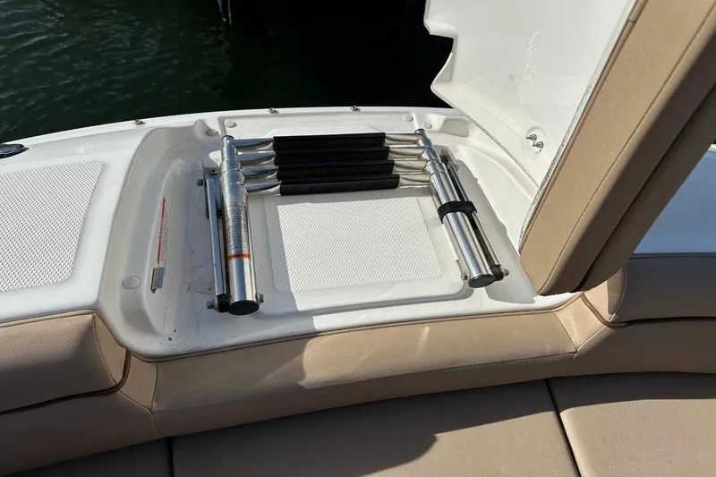 Slide: The Image of Sea Ray 270 Sundeck Outboard 2016 - 70