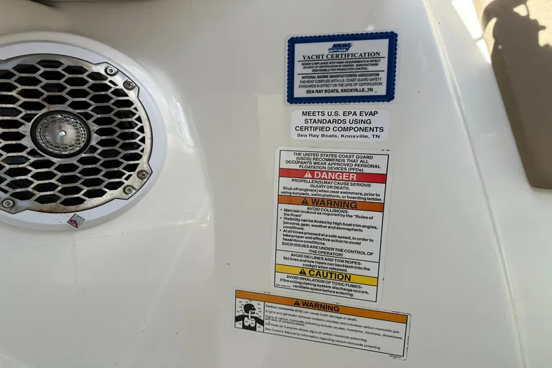 Slide: The Image of Sea Ray 270 Sundeck Outboard 2016 - 72