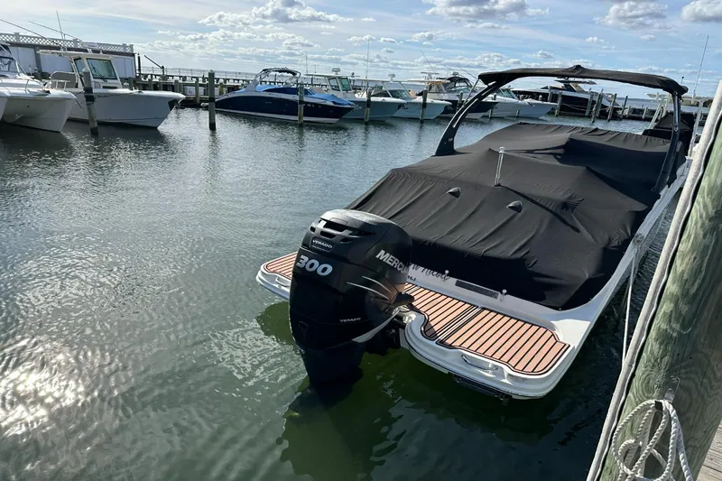 Slide: The Image of Sea Ray 270 Sundeck Outboard 2016 - 8