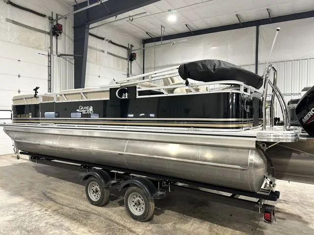 Slide: The Image of Tahoe GRAND ISLAND 2021 - 6