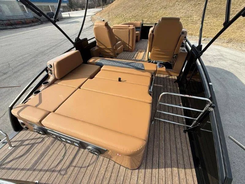 Slide: The Image of Harris Solstice 230 SLDH 2026 - 42