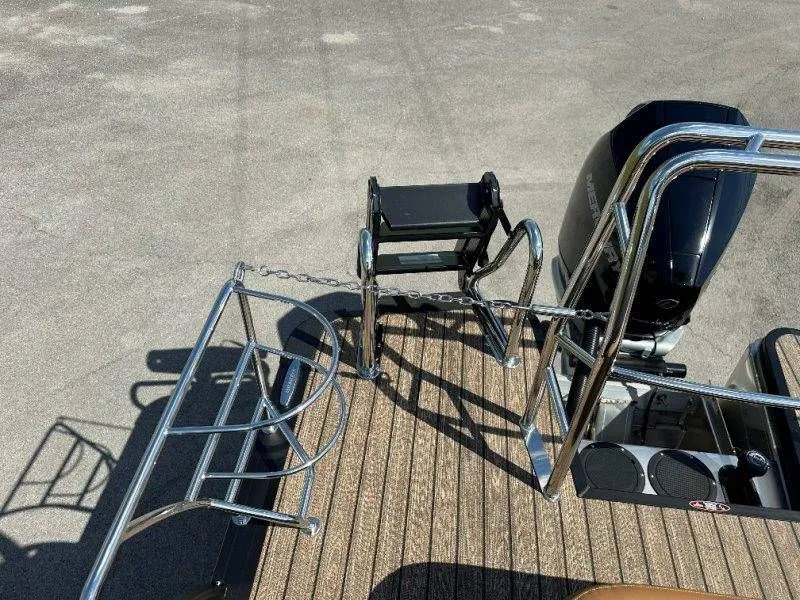 Slide: The Image of Harris Solstice 230 SL 2026 boat rear with motor and ladder. - 33