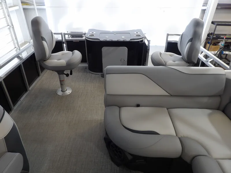 Slide: The Image of Avalon Venture 85 Rear Fish - 21' 2026 - 27