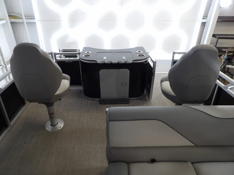 Slide: The Image of Avalon Venture 85 Rear Fish - 21' 2026 - 28