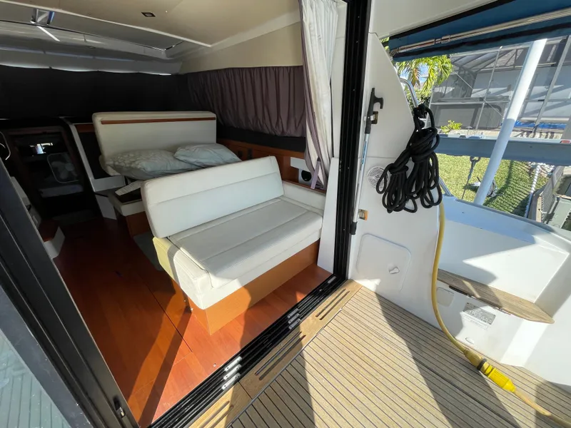 Slide: The Image of Jeanneau NC 11 2014 - 15