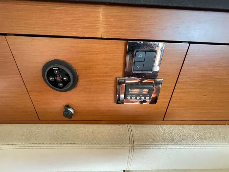 Slide: The Image of Jeanneau NC 11 2014 - 36