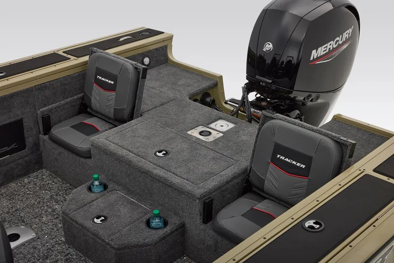 Slide: The Image of Tracker Targa V-18 Combo 2026 - 70