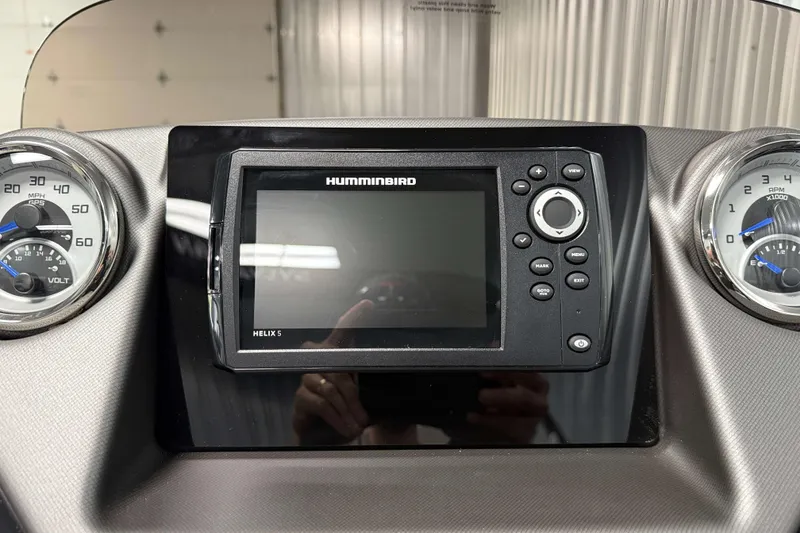 Slide: The Image of Dashboard of 2026 Sylvan L3 SLZ with Humminbird Helix 5 display. - 11