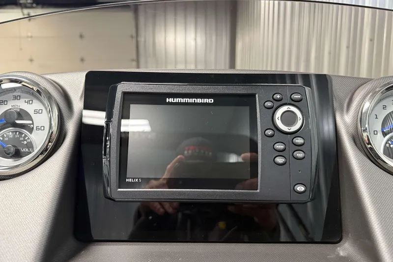 Slide: The Image of Dashboard of 2026 Sylvan L3 SLZ Platinum with Humminbird Helix 5 display. - 14