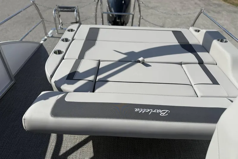 Slide: The Image of 2026 Barletta ARIA 22UC boat with luxurious seating and cup holders. - 23