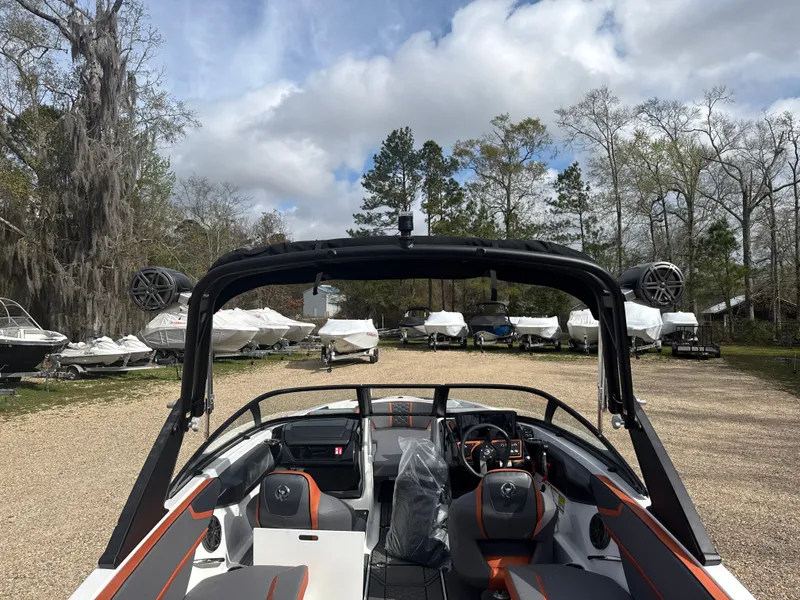 Slide: The Image of Scarab 215 LX Wake 2026 - 16