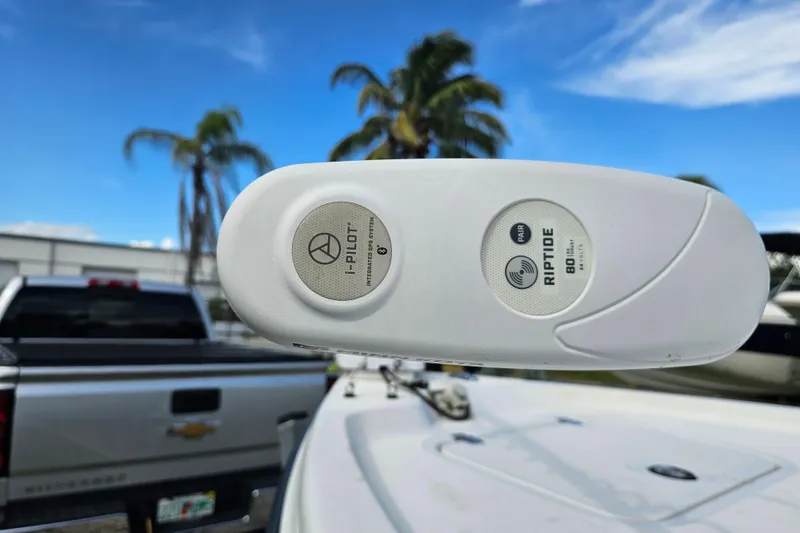 Slide: The Image of Remote control for i-Pilot Riptide motor on 2006 Triton 220 LTS boat. - 13