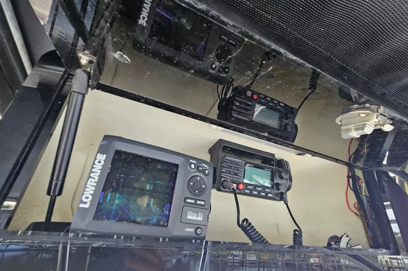 Slide: The Image of Electronics on a 2006 Polar 2700 Center Console boat, featuring Lowrance and radio equipment. - 25