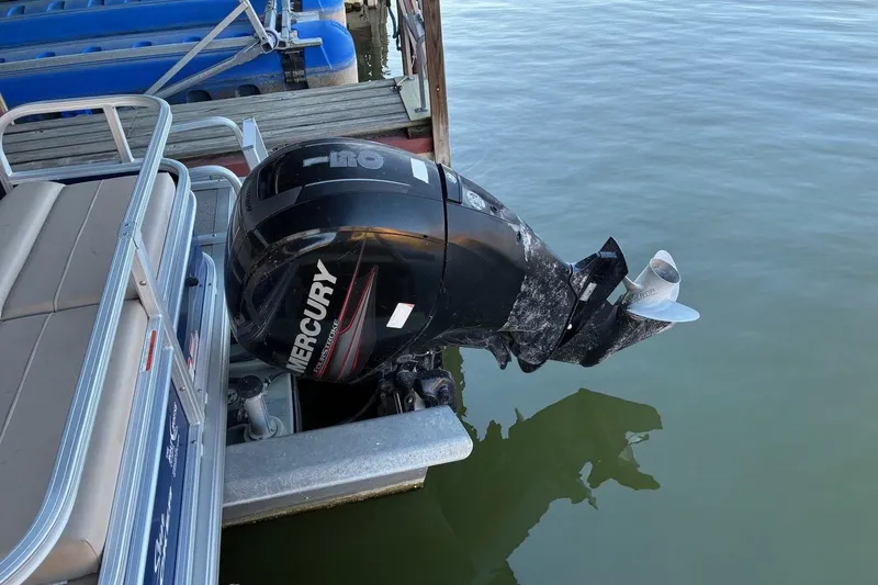 Slide: The Image of 2017 Sun Tracker Fishin' Barge 22 DLX with Mercury outboard motor at dock. - 13