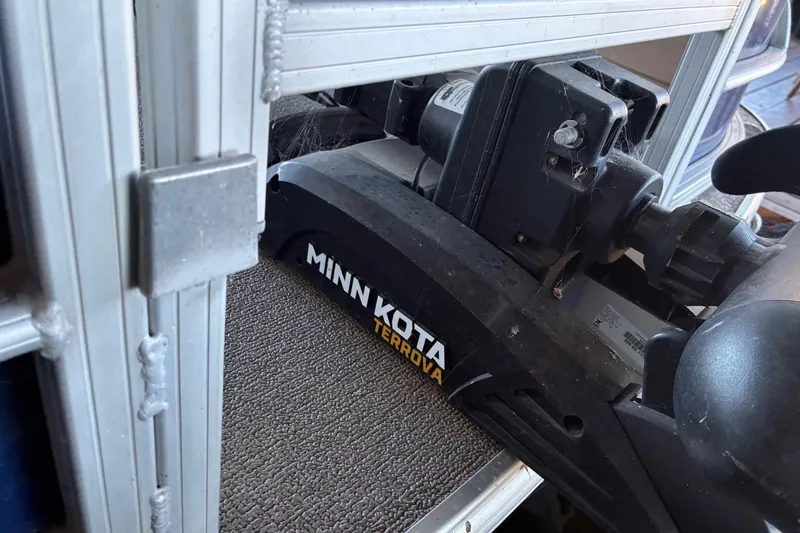 Slide: The Image of Minn Kota Terrova motor on 2017 Sun Tracker Fishin' Barge 22 DLX pontoon boat. - 14