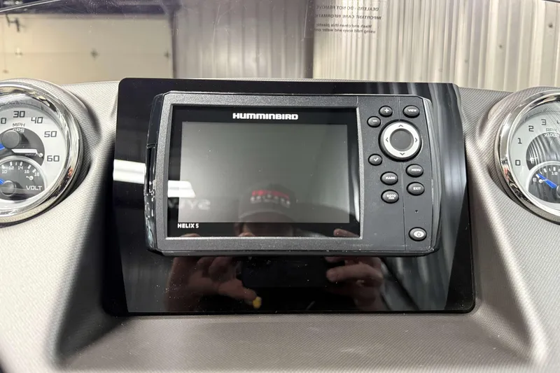Slide: The Image of Dashboard of 2026 Sylvan L3 CLZ DH Platinum with Humminbird Helix 5 display. - 13