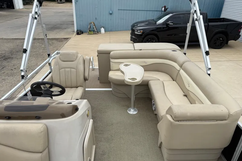 Slide: The Image of 2015 Bennington 18 SLX pontoon boat with beige seating and steering wheel. - 17