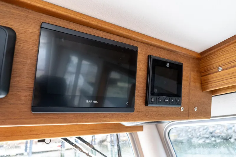 Slide: The Image of Garmin display and control panel on 2026 Targa 27.2 boat dashboard. - 37