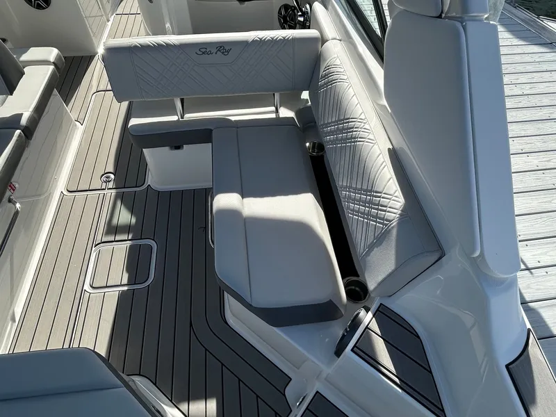 Slide: The Image of Sea Ray SDX 270 Outboard 2026 - 10