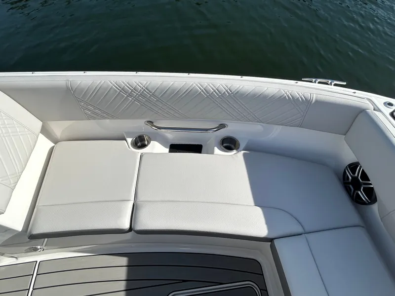 Slide: The Image of Sea Ray SDX 270 Outboard 2026 - 22