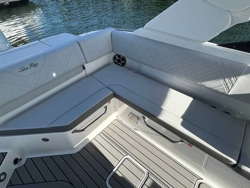Slide: The Image of Sea Ray SDX 270 Outboard 2026 - 8