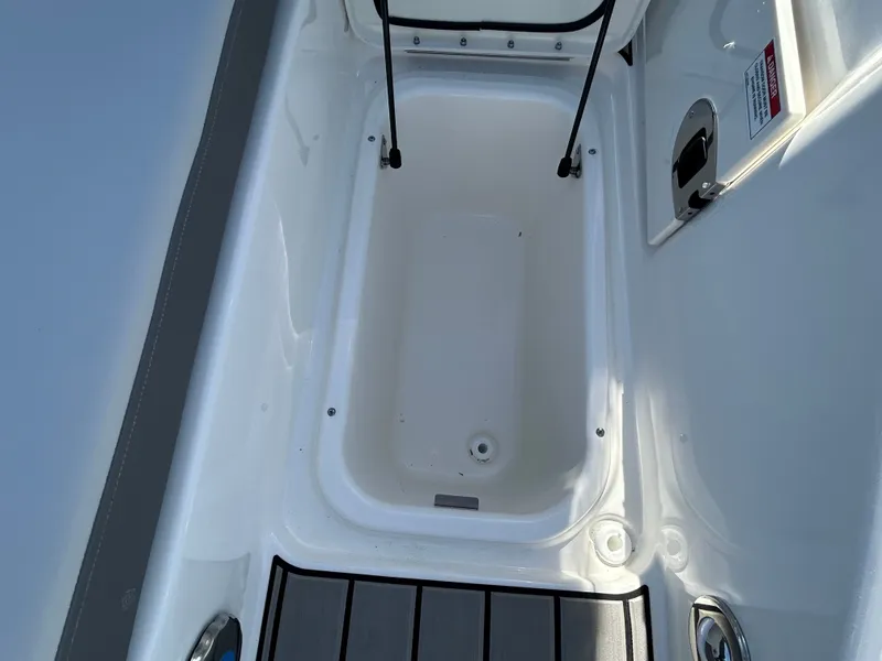 Slide: The Image of Sea Ray SDX 270 Outboard 2026 - 9