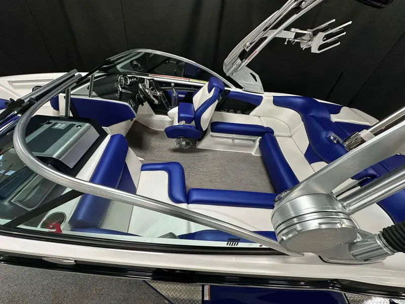 Slide: The Image of MasterCraft X20 2017 - 1