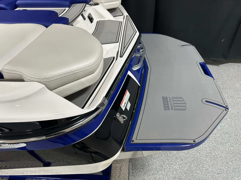 Slide: The Image of MasterCraft X20 2017 - 10