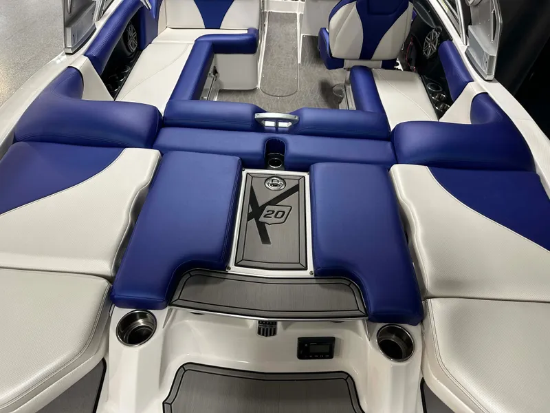 Slide: The Image of MasterCraft X20 2017 - 14