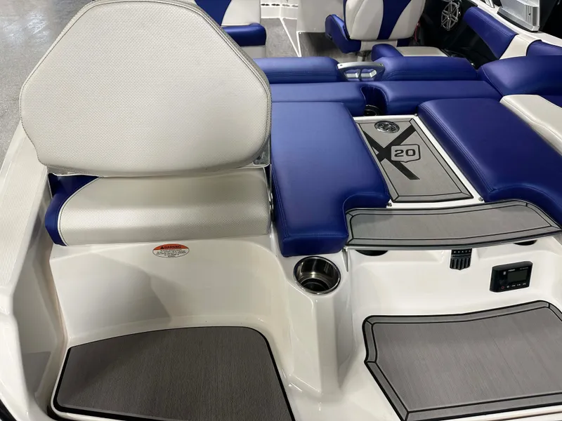 Slide: The Image of MasterCraft X20 2017 - 15